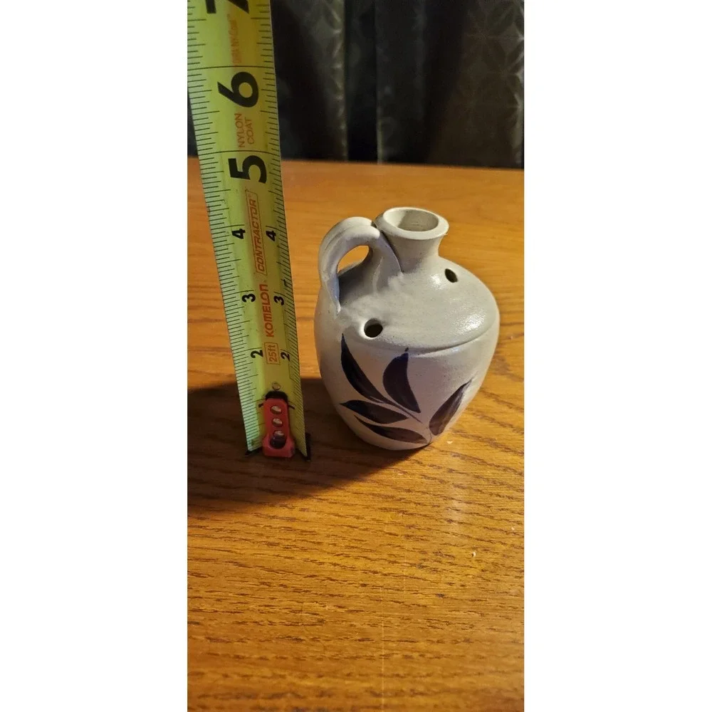 Vintage Williamsburg Pottery Vase Salt Glaze Blue Flower Frog‎ Jug Bud Vase 1998